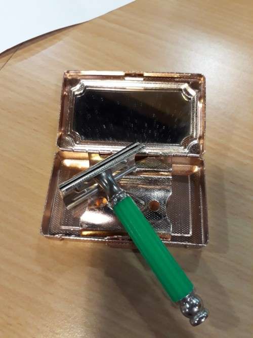 Men's Razors Flying Eagle Double Edge Safety Razor was sold for R150